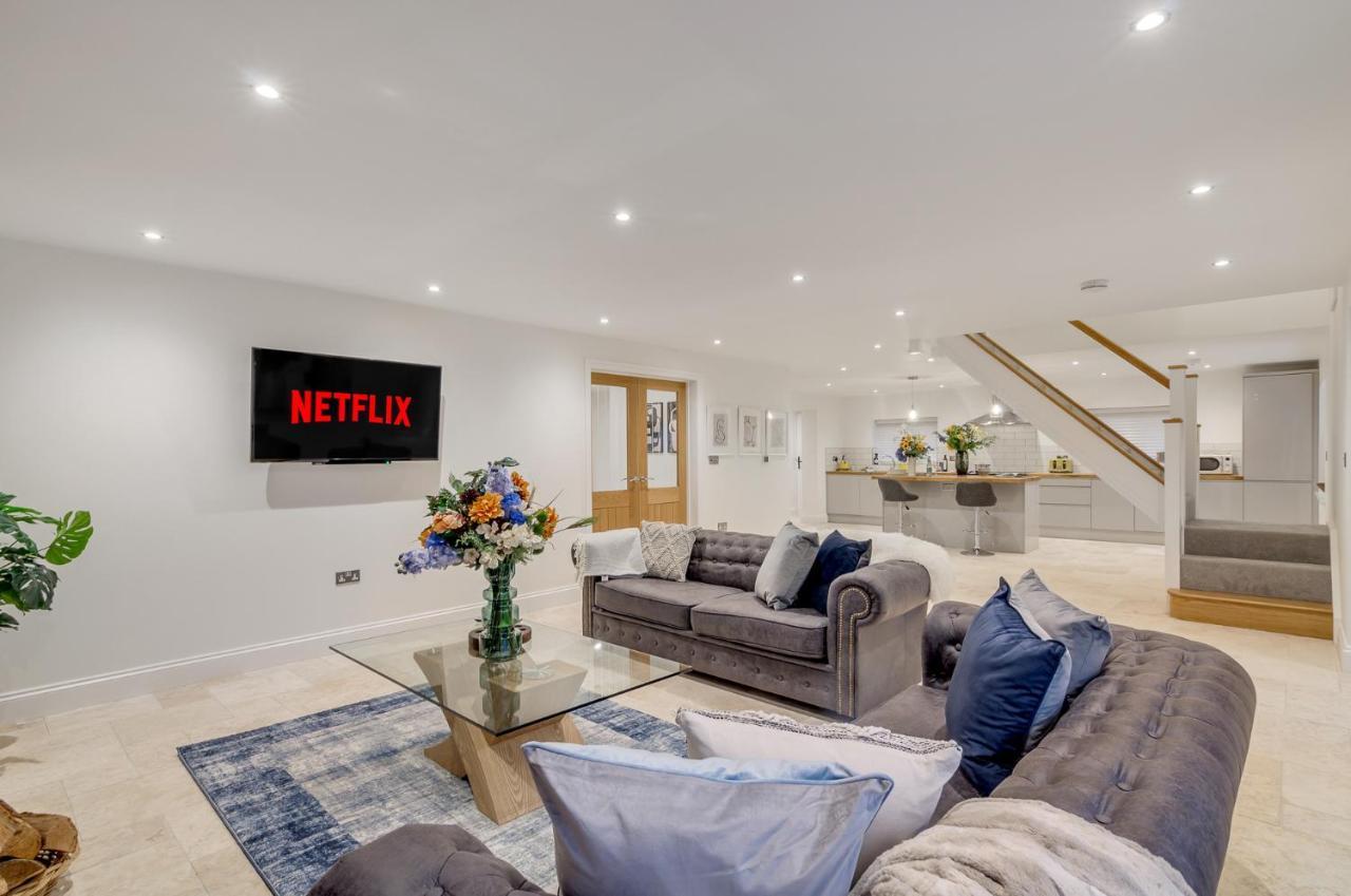 Spacious 6-Bed Home, Near The Norfolk Broads Clippesby Экстерьер фото