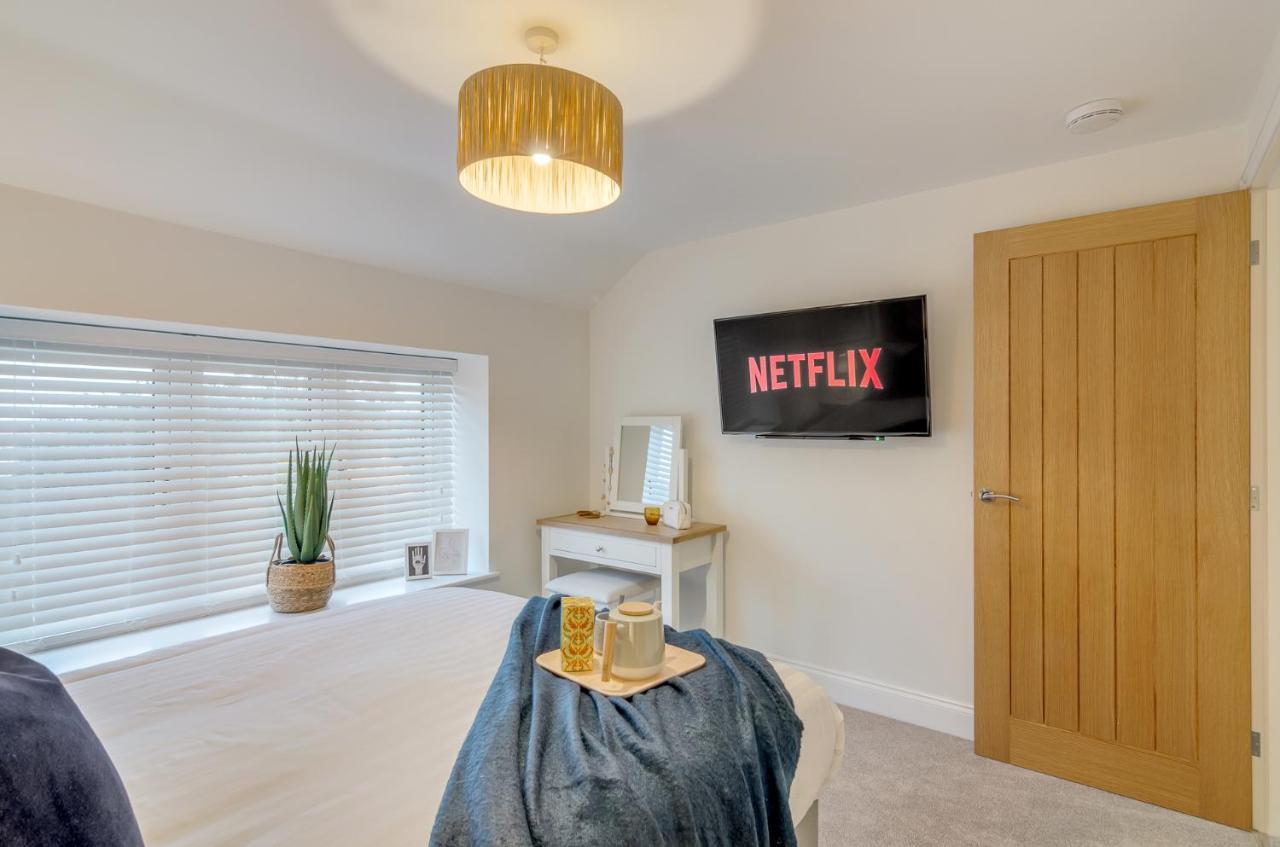 Spacious 6-Bed Home, Near The Norfolk Broads Clippesby Экстерьер фото