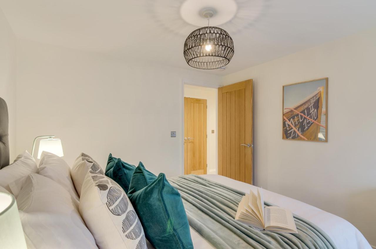 Spacious 6-Bed Home, Near The Norfolk Broads Clippesby Экстерьер фото