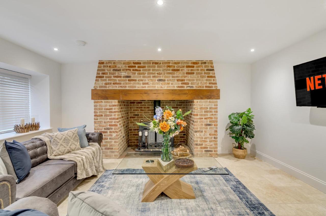 Spacious 6-Bed Home, Near The Norfolk Broads Clippesby Экстерьер фото