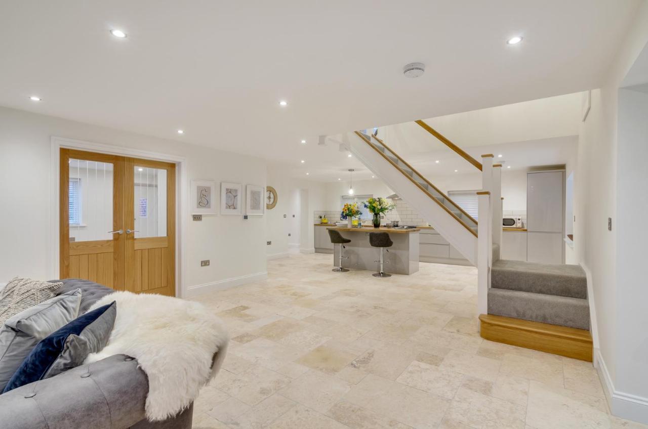 Spacious 6-Bed Home, Near The Norfolk Broads Clippesby Экстерьер фото