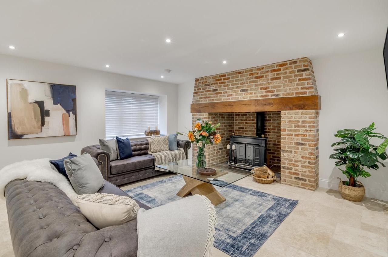 Spacious 6-Bed Home, Near The Norfolk Broads Clippesby Экстерьер фото