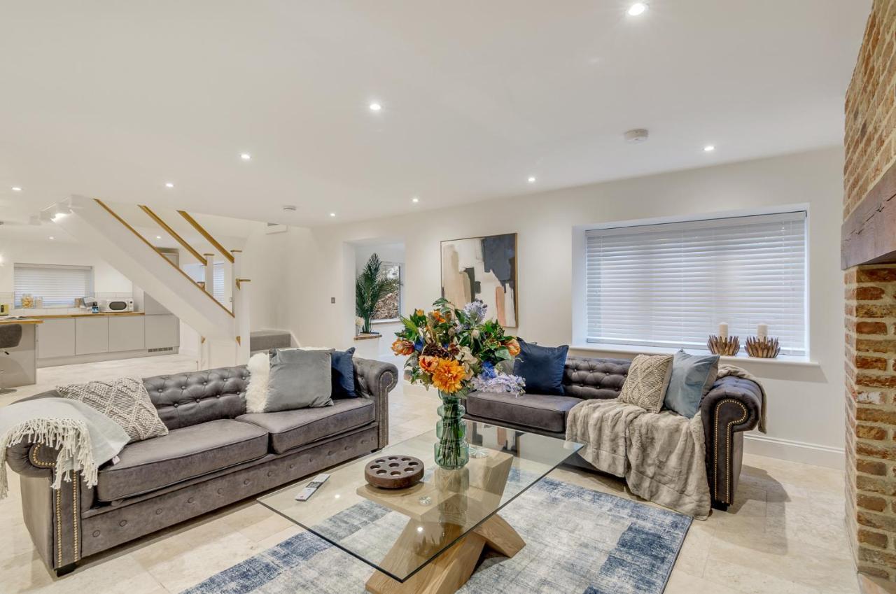Spacious 6-Bed Home, Near The Norfolk Broads Clippesby Экстерьер фото