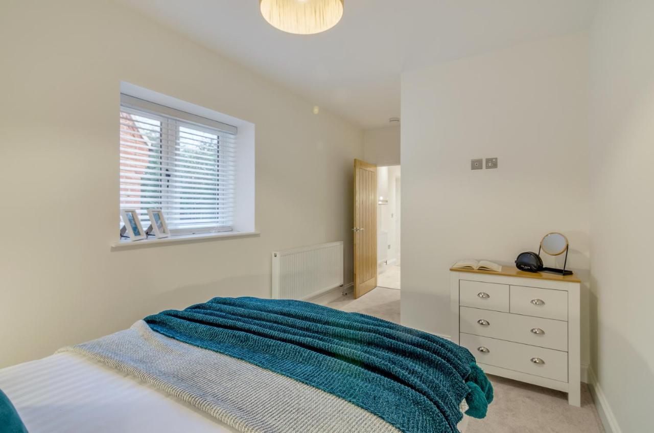 Spacious 6-Bed Home, Near The Norfolk Broads Clippesby Экстерьер фото